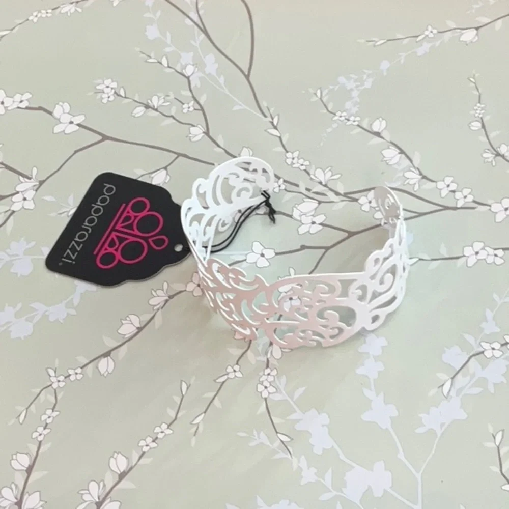 ❄️ Paparazzi | White Blossom Cuff Bracelet Wedding Beach Shabby Chic